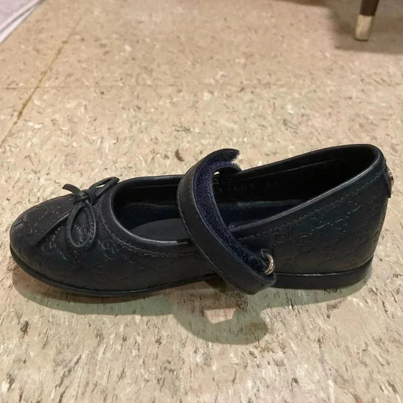 Girls GUCCI Navy Blue Leather Logo Embossed Ballet Flat Shoes Sz 24 US 8 Toddler - Picture 7 of 13